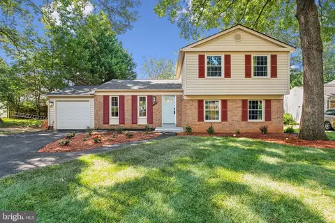 10449 Calumet Grove Dr, Fairfax, VA 22032
