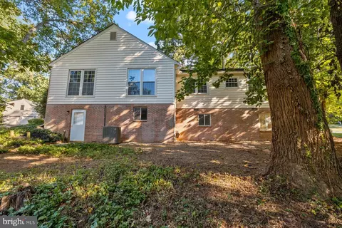 Exterior - 7710 Huntmaster Ln, Mclean, VA 22102 photo 4 of 7