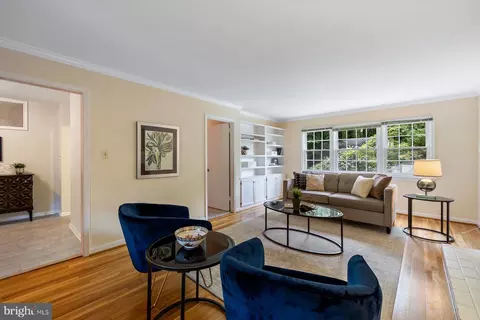 Living - 7710 Huntmaster Ln, Mclean, VA 22102 photo 5 of 8