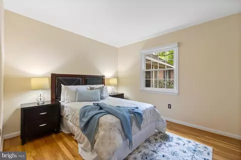 Bedroom - 7710 Huntmaster Ln, Mclean, VA 22102 photo 3 of 6