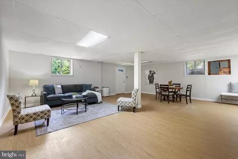 Living - 7710 Huntmaster Ln, Mclean, VA 22102 photo 6 of 8