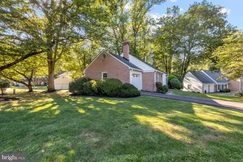 Exterior - 7710 Huntmaster Ln, Mclean, VA 22102 photo 3 of 7