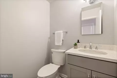 Bath - 7710 Huntmaster Ln, Mclean, VA 22102 photo 1 of 5