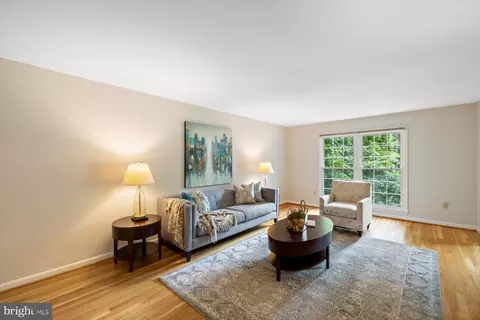 Living - 7710 Huntmaster Ln, Mclean, VA 22102 photo 2 of 8