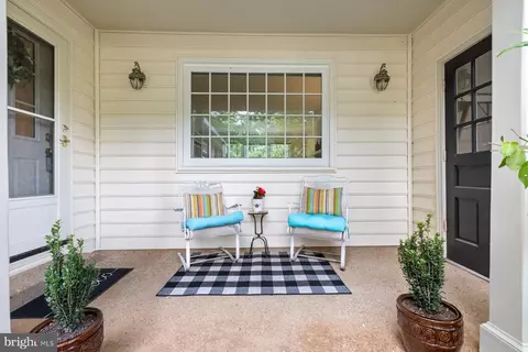 Exterior - 7710 Huntmaster Ln, Mclean, VA 22102 photo 1 of 7