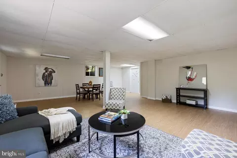 Living - 7710 Huntmaster Ln, Mclean, VA 22102 photo 7 of 8