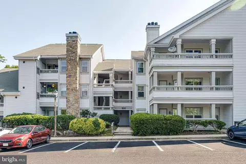 4405 Fair Stone Dr #201, Fairfax, VA 22033