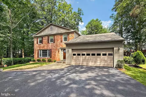 8128 Viola St, Springfield, VA 22152