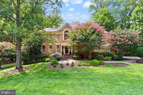 1108 Arboroak Pl, Herndon, VA 20170