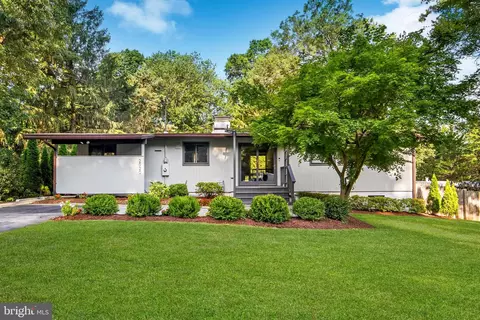 2920 Meadow View Rd, Falls Church, VA 22042