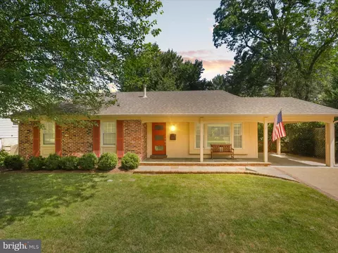 8304 Briar Creek Dr, Annandale, VA 22003