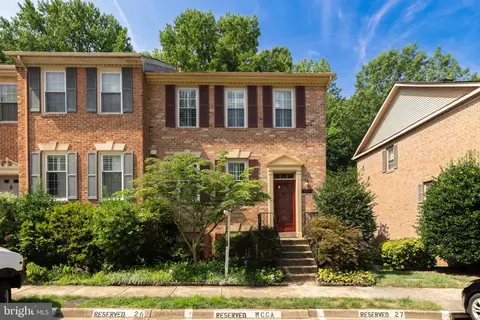 5920 Woodfield Estates Dr, Alexandria, VA 22310