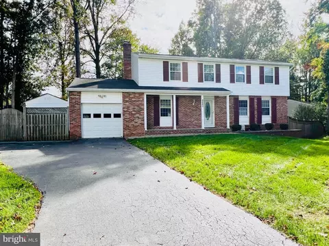 9001 Fox Lair Dr, Burke, VA 22015