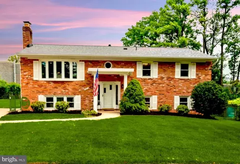 2811 Elsmore St, Fairfax, VA 22031