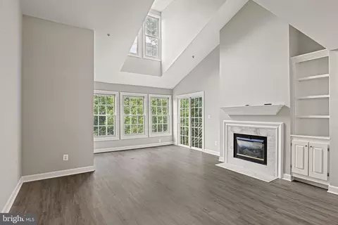 12217 Fairfield House Dr #112A, Fairfax, VA 22033