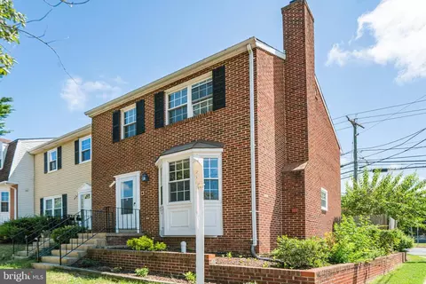 6998 Admetus Ct, Alexandria, VA 22315