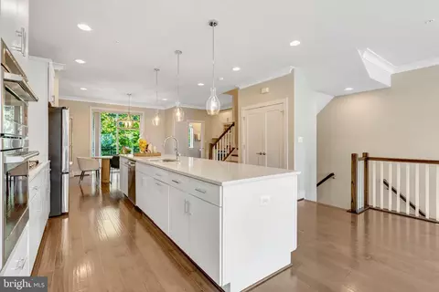 4912 Trail Vista Ln, Chantilly, VA 20151 photo 3