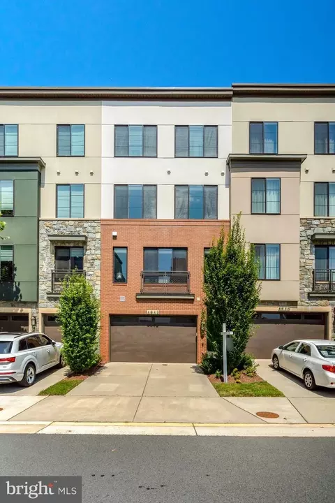4912 Trail Vista Ln, Chantilly, VA 20151