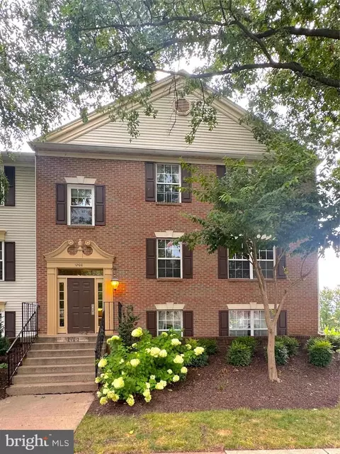 12100 Greenway Ct #301, Fairfax, VA 22033