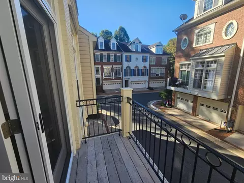 Exterior - 1652 Colonial Hills Dr, Mclean, VA 22102 photo 2 of 6