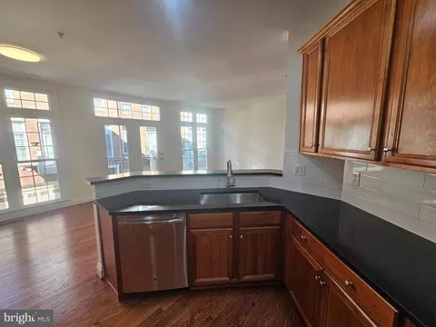 Kitchen - 1652 Colonial Hills Dr, Mclean, VA 22102 photo 2 of 5