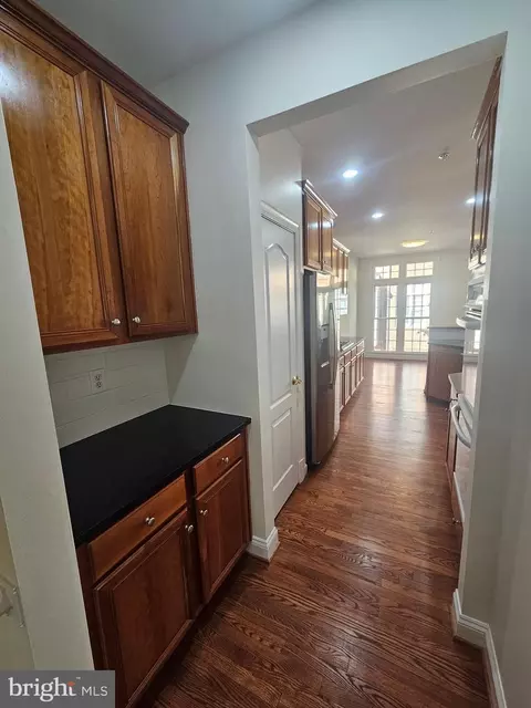 Entry Way - 1652 Colonial Hills Dr, Mclean, VA 22102 photo 4 of 8