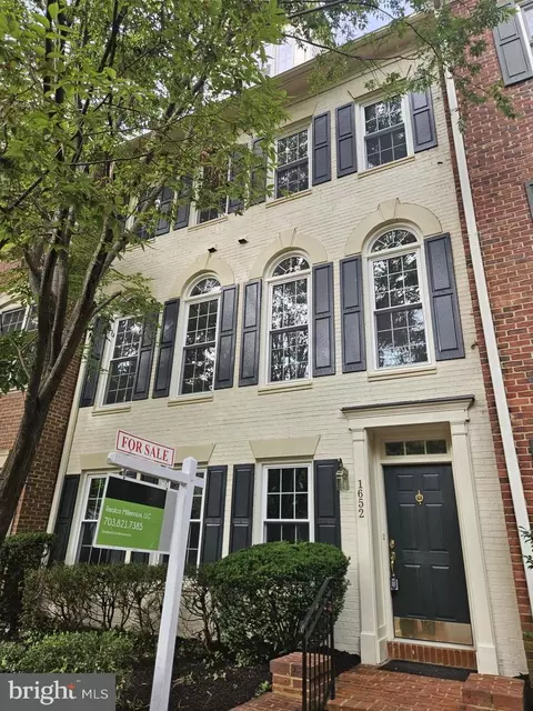 Exterior - 1652 Colonial Hills Dr, Mclean, VA 22102 photo 1 of 6