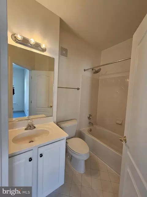 Bath - 1652 Colonial Hills Dr, Mclean, VA 22102 photo 6 of 6