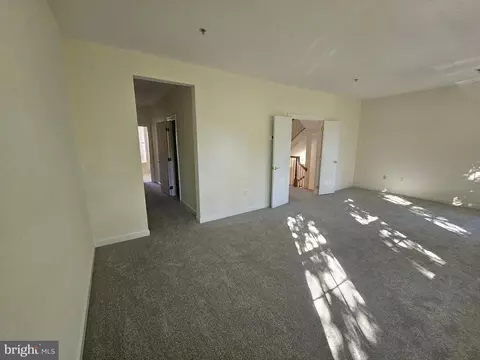 Living - 1652 Colonial Hills Dr, Mclean, VA 22102 photo 11 of 12