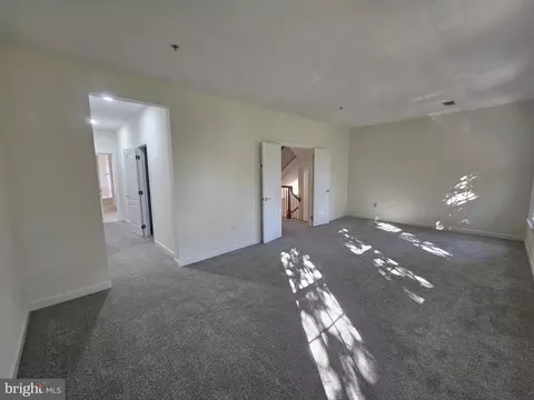 Living - 1652 Colonial Hills Dr, Mclean, VA 22102 photo 12 of 12