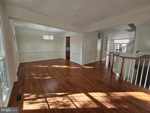 Living - 1652 Colonial Hills Dr, Mclean, VA 22102 photo 8 of 12