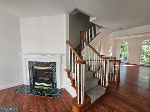 Living - 1652 Colonial Hills Dr, Mclean, VA 22102 photo 10 of 12