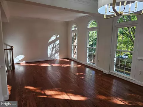 Living - 1652 Colonial Hills Dr, Mclean, VA 22102 photo 5 of 12
