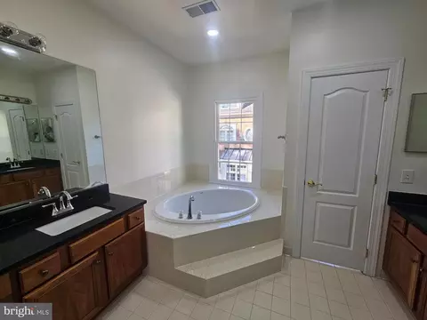 Bath - 1652 Colonial Hills Dr, Mclean, VA 22102 photo 1 of 6