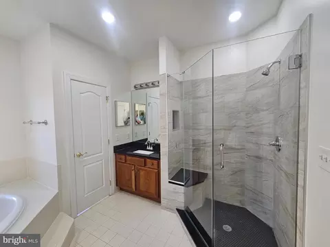 Bath - 1652 Colonial Hills Dr, Mclean, VA 22102 photo 3 of 6