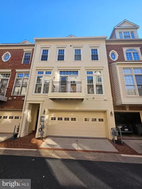 Exterior - 1652 Colonial Hills Dr, Mclean, VA 22102 photo 6 of 6