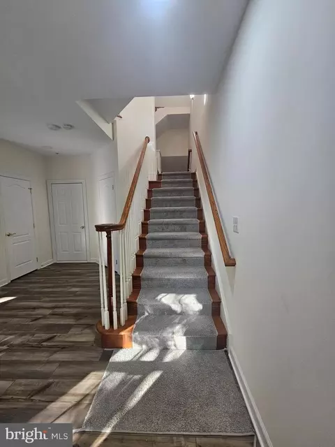 Entry Way - 1652 Colonial Hills Dr, Mclean, VA 22102 photo 2 of 8