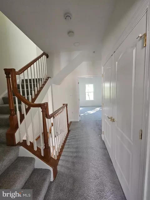 Entry Way - 1652 Colonial Hills Dr, Mclean, VA 22102 photo 6 of 8