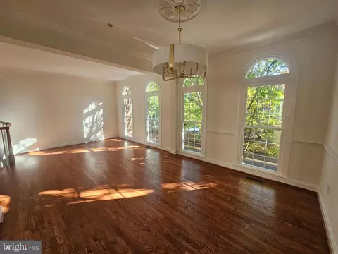 Living - 1652 Colonial Hills Dr, Mclean, VA 22102 photo 6 of 12
