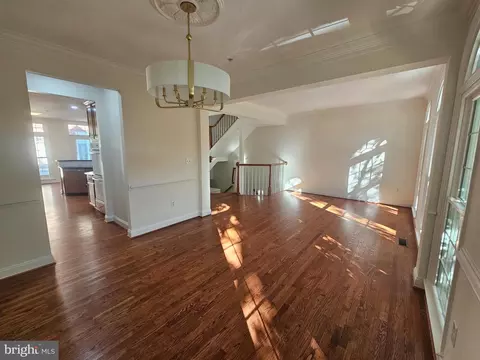 Living - 1652 Colonial Hills Dr, Mclean, VA 22102 photo 7 of 12