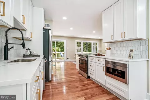 8108 Kings Point Ct, Springfield, VA 22153 photo 4