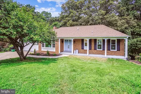 8108 Kings Point Ct, Springfield, VA 22153 photo 6