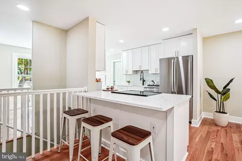 8108 Kings Point Ct, Springfield, VA 22153 photo 3