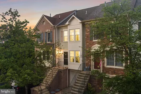 7803 Gum Springs Village Dr, Alexandria, VA 22306