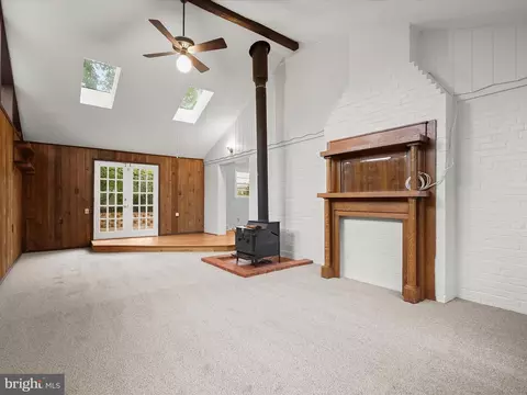 Living - 6303 Julian St, Springfield, VA 22150 photo 16 of 19