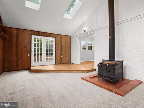 Living - 6303 Julian St, Springfield, VA 22150 photo 17 of 19