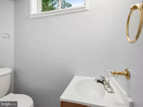 Bath - 6303 Julian St, Springfield, VA 22150 photo 3 of 3