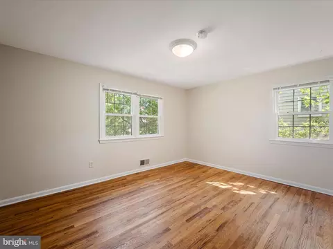 855 Park Ave, Herndon, VA 20170 photo 22