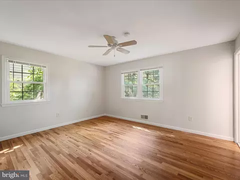 855 Park Ave, Herndon, VA 20170 photo 19
