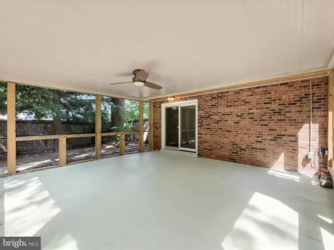 855 Park Ave, Herndon, VA 20170 photo 33